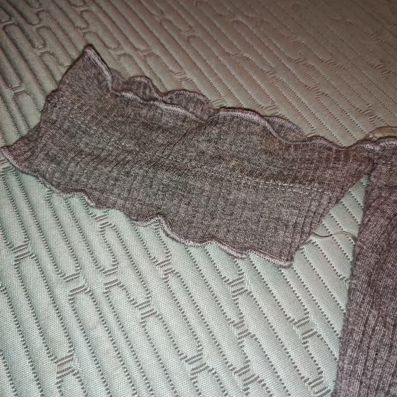 NWOT Sexy Cold Off Shoulder Cami Crop Top Light Grey - Picture 4 of 7